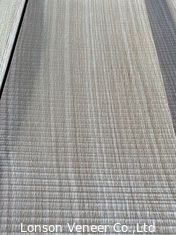 il taglio approssimativo del grano di legno di 0.7mm impiallaccia la quercia bianca segata quarto del MDF