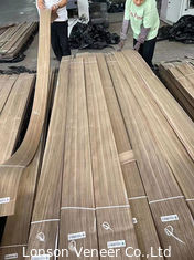 Il quarto di legno dell'impiallacciatura della noce americana dell'umidità 8% ha tagliato densamente 0.42MM