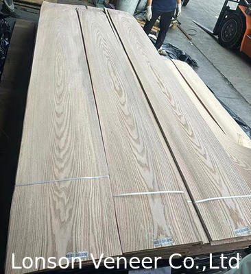Rivestimento di legno di quercia rossa 0,45 mm Spessore pannello Crown Cut Grade AAA
