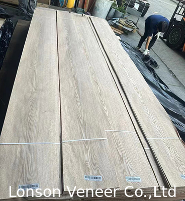 Rivestimento di legno di quercia rossa 0,45 mm Spessore pannello Crown Cut Grade AAA