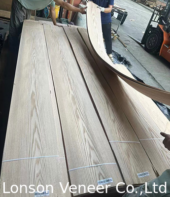 Rivestimento di legno di quercia rossa 0,45 mm Spessore pannello Crown Cut Grade AAA