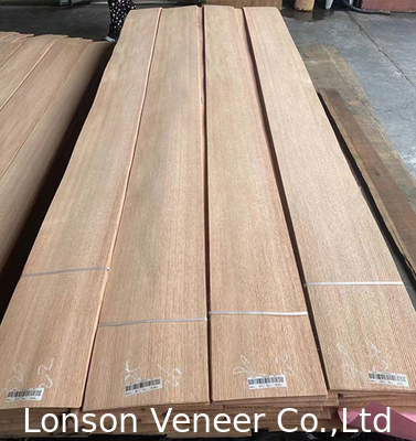 Quarter Cut Red Oak Veneer Spessore 0,45 mm Pannello di veneer di legno Grado AAA
