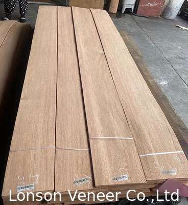 Quarter Cut Red Oak Veneer Spessore 0,45 mm Pannello di veneer di legno Grado AAA